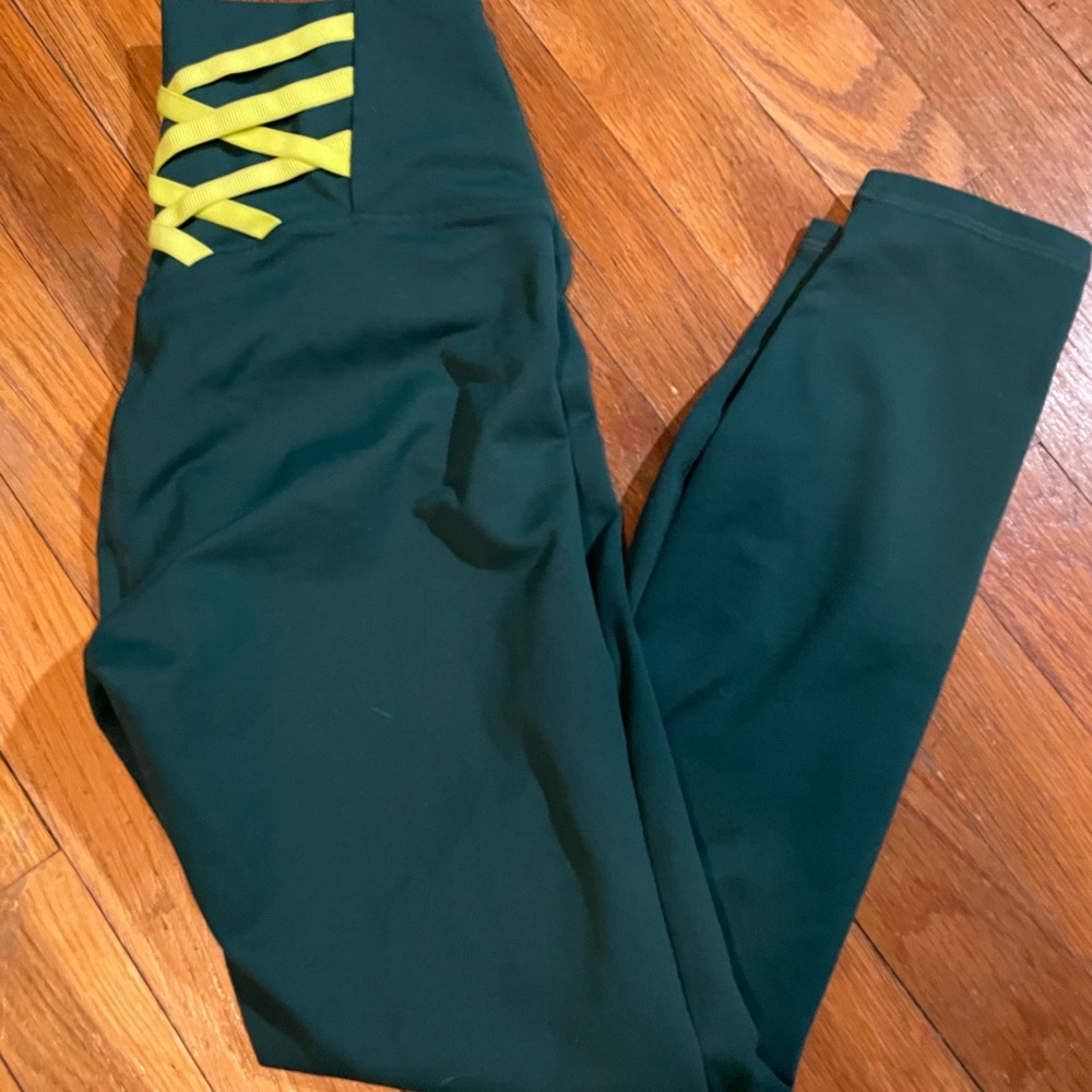 Fabletics 7/8 length leggings